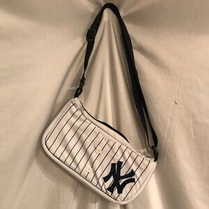 New York Yankees MLB Casual Activewear Athletic Sport Cut Shoulder Purse